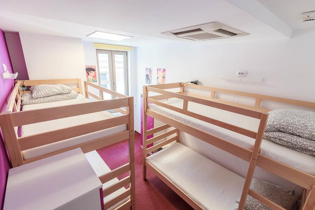 Pura Vida Sky Bar & Hostel Bukurešť Pokoj fotografie