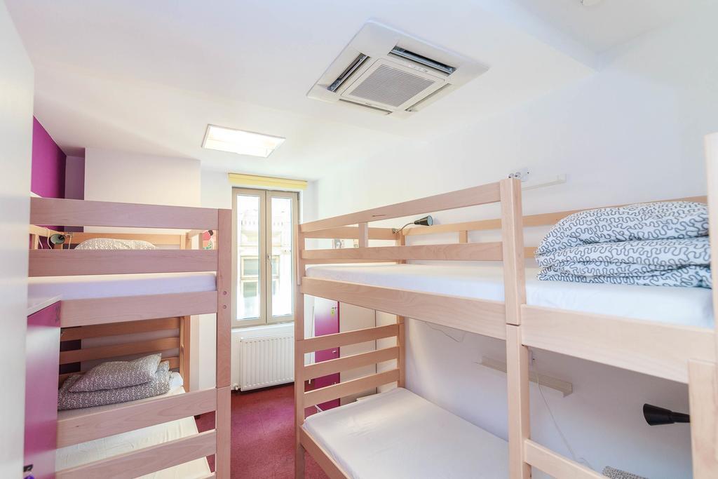 Pura Vida Sky Bar & Hostel Bukurešť Pokoj fotografie